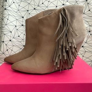 Betsy Johnson Ziah Fringe Wedged Booties in Taupe Size 7.5